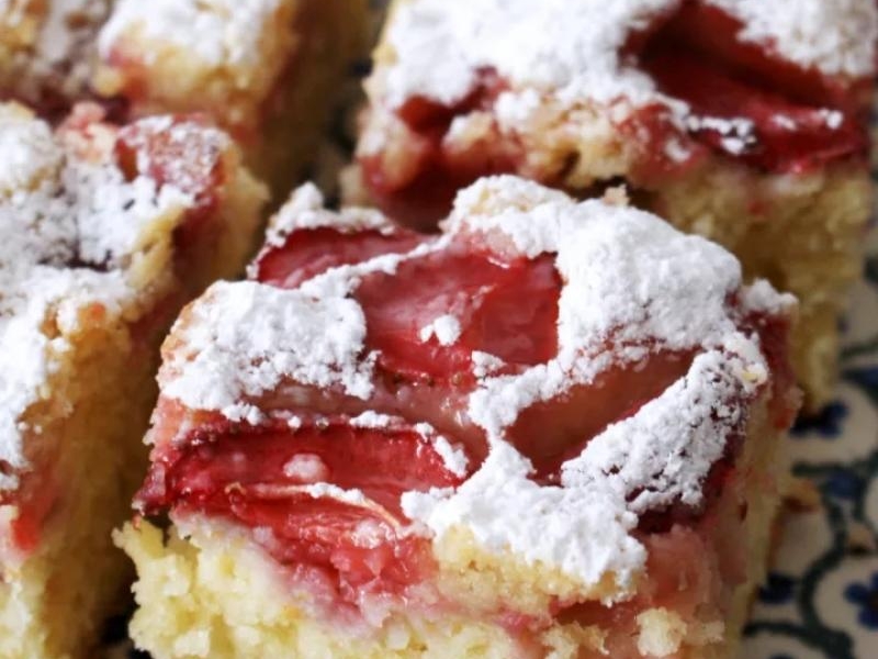 Ciasto jogurtowe z truskawkami