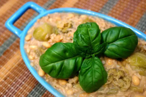 Zielona potrawka sojowo-ryżowa ze szparagami