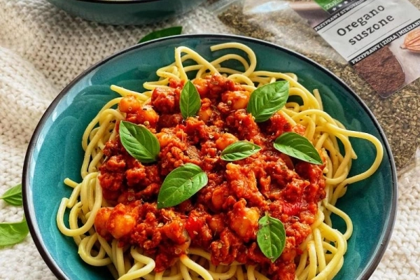 Spaghetti Bolognese z wege mięsem i ciecierzycą