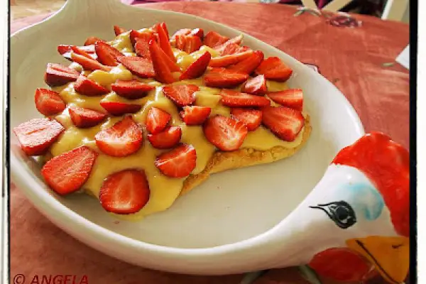 Kruche ciasto z masą budyniową i truskawkami - Strawberry & Custard Tart - Crostata alle fragole con crema alla vaniglia