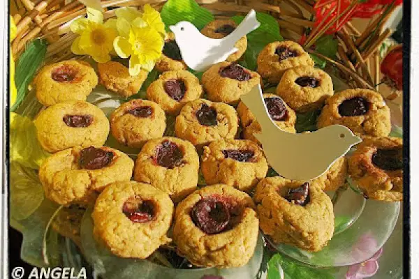 Ciastka  gniazdka  arachidowe z wisienką - Peanutbutter & Cherry Drop Cookies - Cookies al burro di arachidi ed amarene