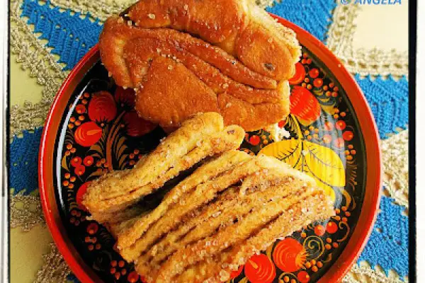 Węgierski harmonijkowy placek cynamonowy (Fahéjas harmónika kalács) - Hungarian Cinnamon Bread - Pan dolce ungherese alla cannella
