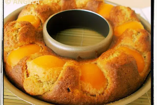 Babka z brzoskwiniami (morelami) - Apricot or Peach Bundt Cake - Ciambellone alle albicocche o pesche