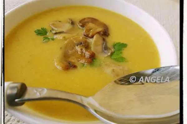 Zupa (krem) z pieczarek (łąkowych) - Creamy Mushroom Soup - Vellutata di funghi prataioli (Champignon)