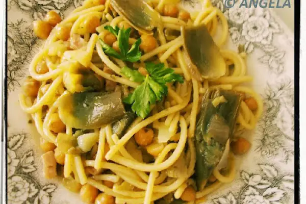 Spaghetti z karczochami i ciecierzycą - Chickpea & Artichoke Spaghetti - Spaghetti con carciofi e ceci