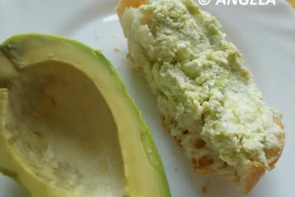 Pasta z awokado do chleba - Avocado Sandwich Spread - Crostini con avocado