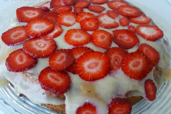 Biszkopt na białkach (Angel Food Cake) z truskawkami - Angel Food Cake with strawberries - Angel Food Cake con le fragole