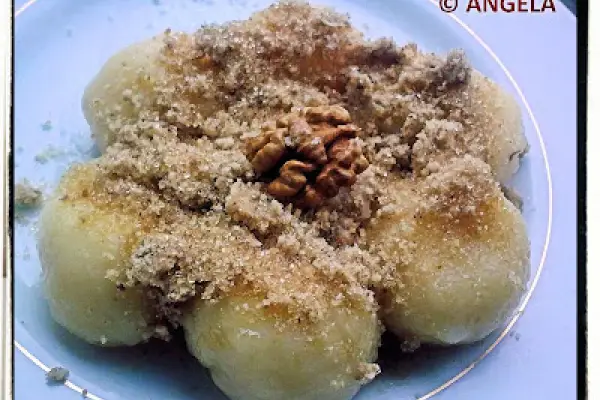 Kluski śląskie na słodko z orzechami - Silesian dumplings with walnuts - Gnocchi slesiani con le noci