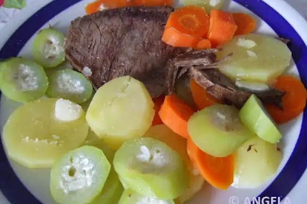 Pieczeń wołowa z warzywami na parze - Roastbeef with steamed vegetables - Roast beef con le verdure al vapore