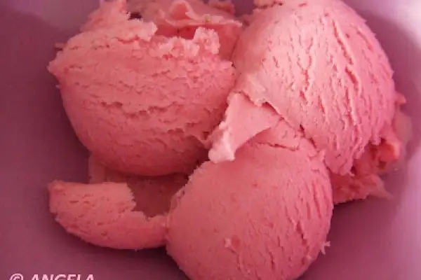 Lody truskawkowe - Strawberry ice-cream - Gelato con fragole