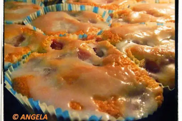 Szybkie ciasto owocowe tudzież babeczki - Quick fruit cake - La torta veloce o i dolcetti con la frutta