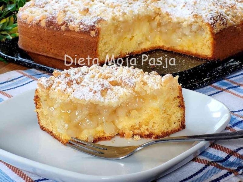 Szybkie ciasto łyżką mieszane z jabłkami