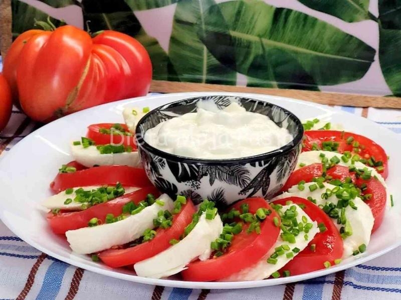 Przepis na czosnkowe caprese