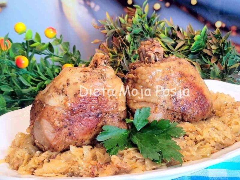 Duszony indyk w kapuście