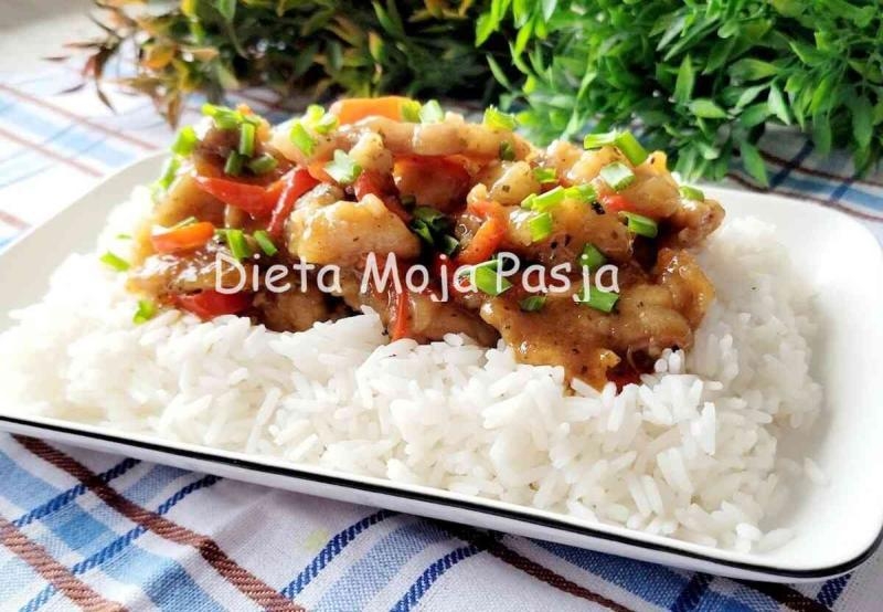 Udka kurczaka po chińsku z ryżem