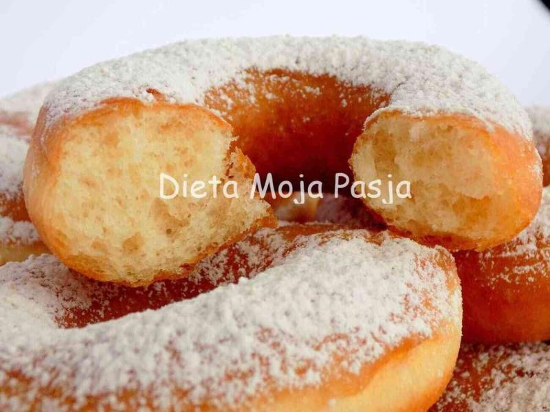 Puszyste pączki z dziurką donuts