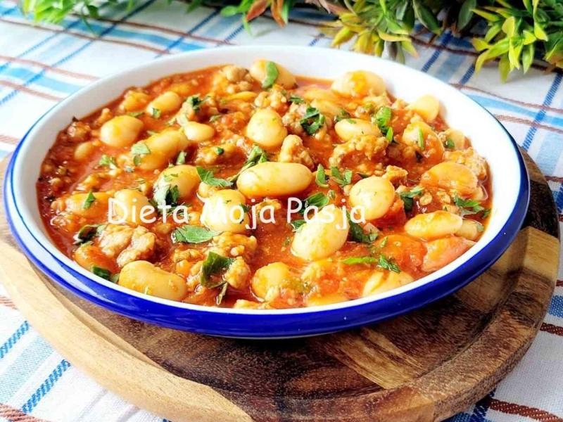 Fasola Jaś z mięsem mielonym