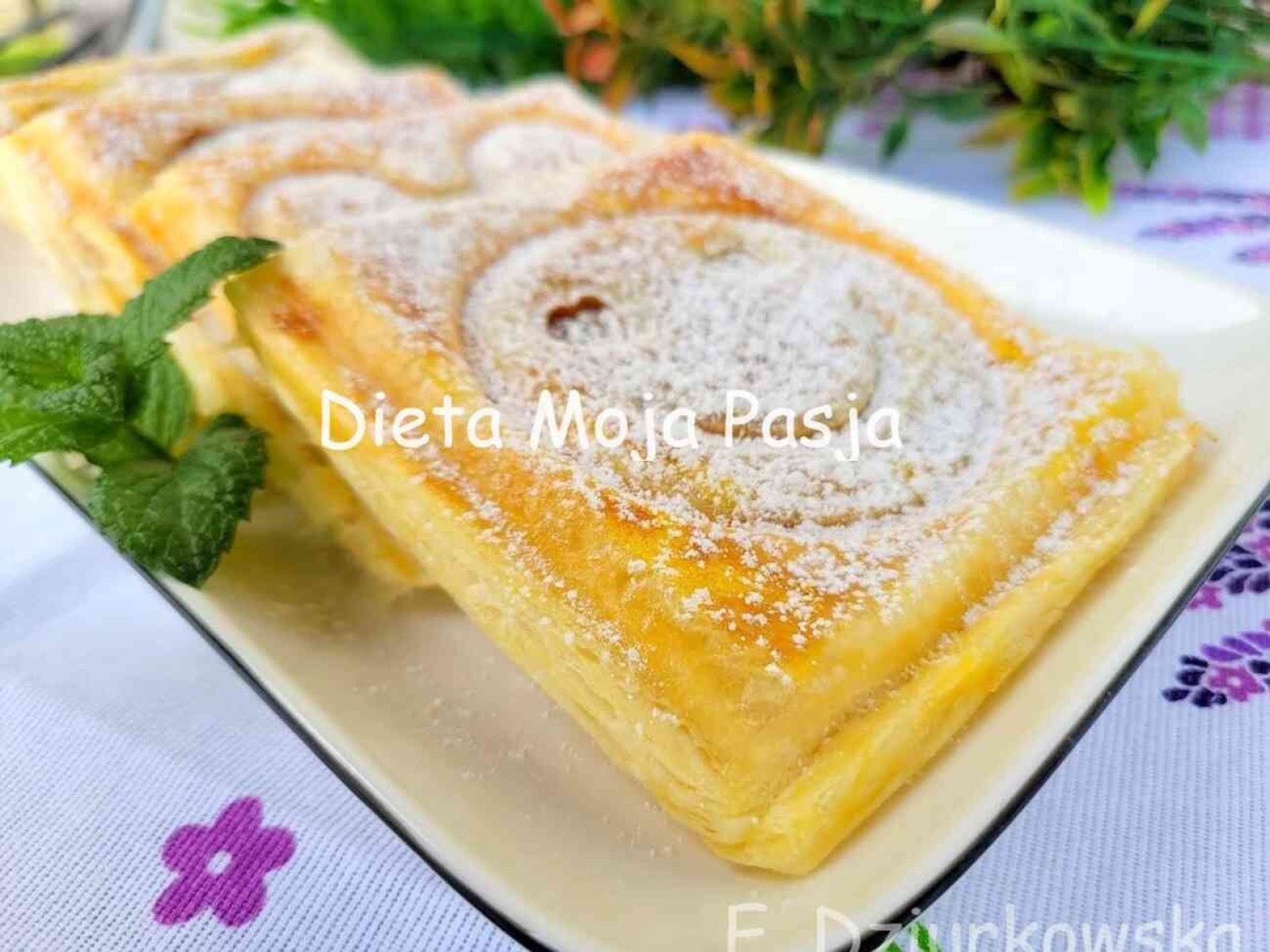 Chrupiące ciasto francuskie z borówkami z opiekacza
