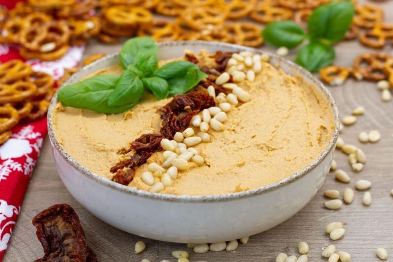 Hummus z suszonymi pomidorami