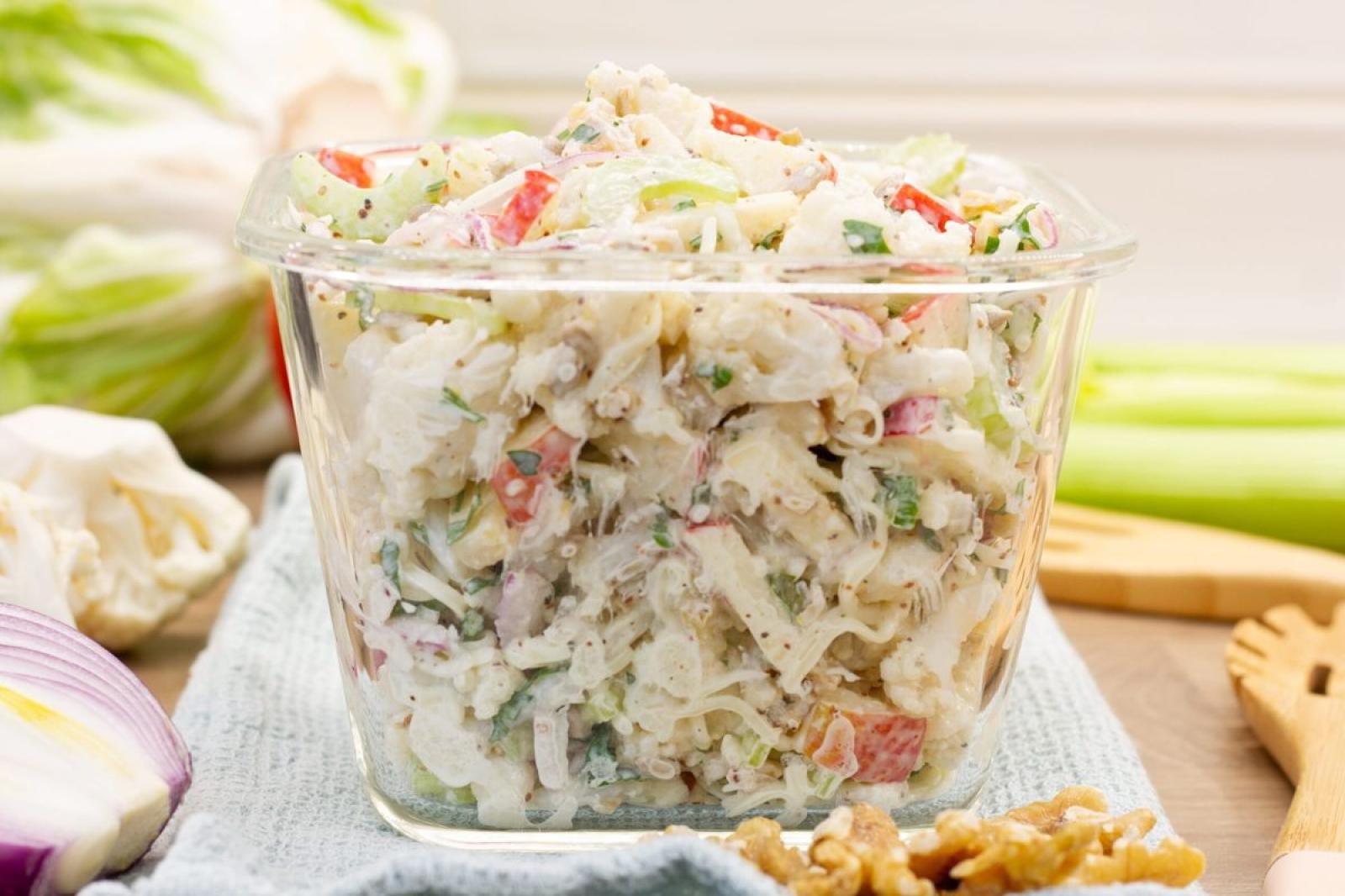 Sałatka z kalafiorem i serem