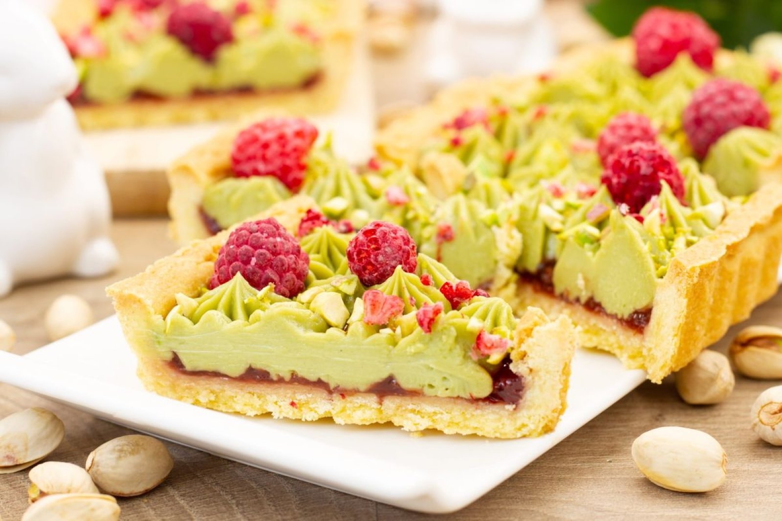 Mazurek pistacjowo-malinowy