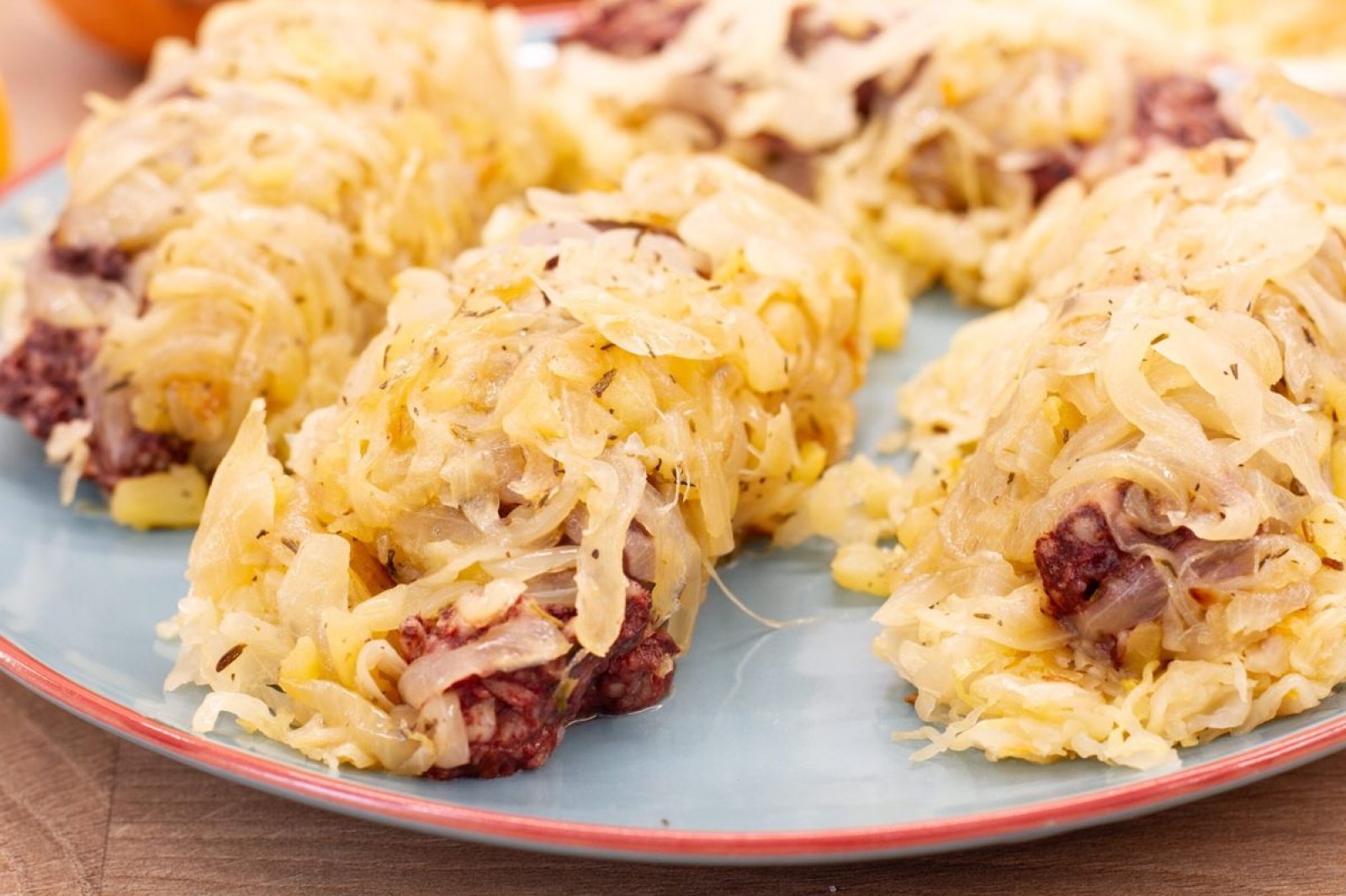 Kaszanka z kapustą kiszoną, cebulą i jabłkiem