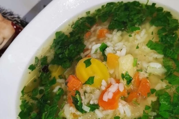 Zupa ryżowo warzywna na żeberkach wieprzowych