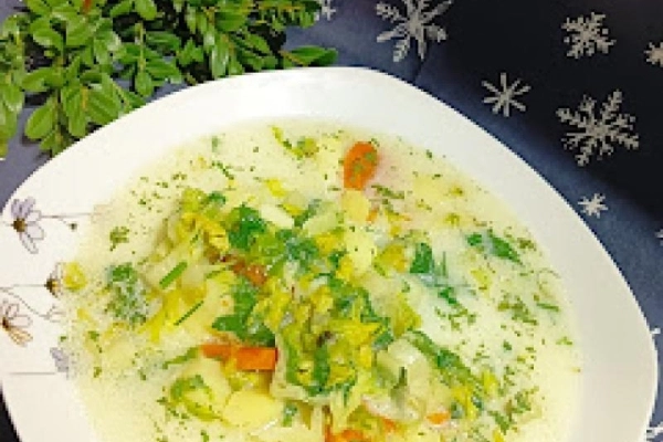 Zupa ziemniaczanka z sałatą rzymską