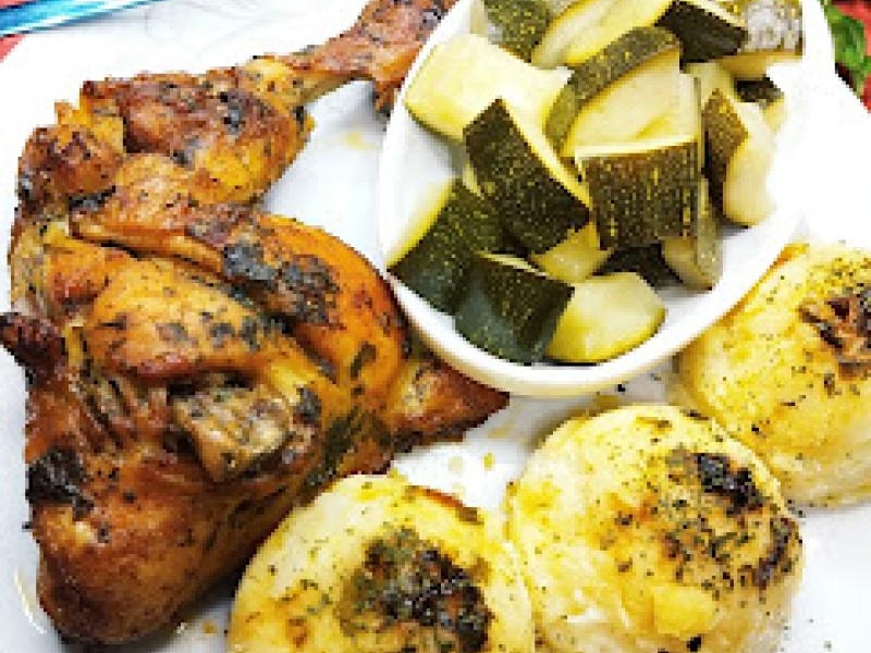 Pyszne ćwiartki kurczaka pieczone w przyprawach