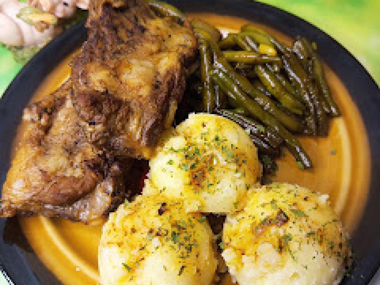 Żeberka wieprzowe duszone w sosie własnym z fasolką szparagową