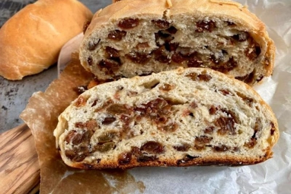 Pane Tramvai - włoski chleb z rodzynkami