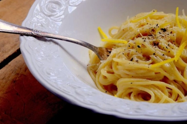 Spaghetti al Limone, pasta z cytrynowym sosem