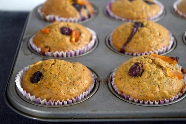 muffiny orkiszowe z karobem i makiem