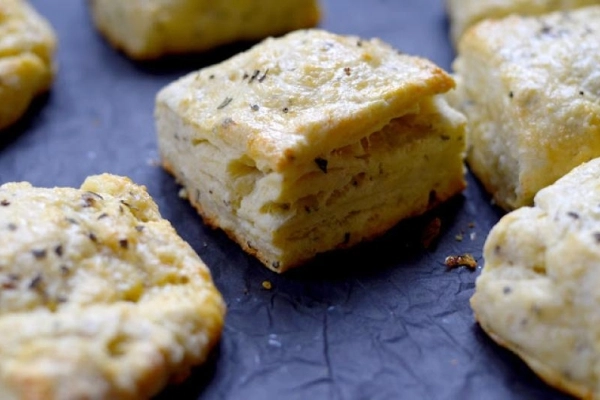 najlepsze scones z parmezanem w 25 minut