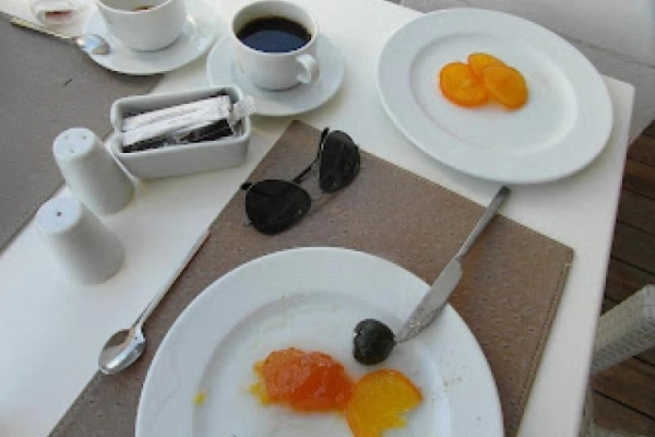 pomarańcze i figi w syropie, czyli śniadanie na Korfu
