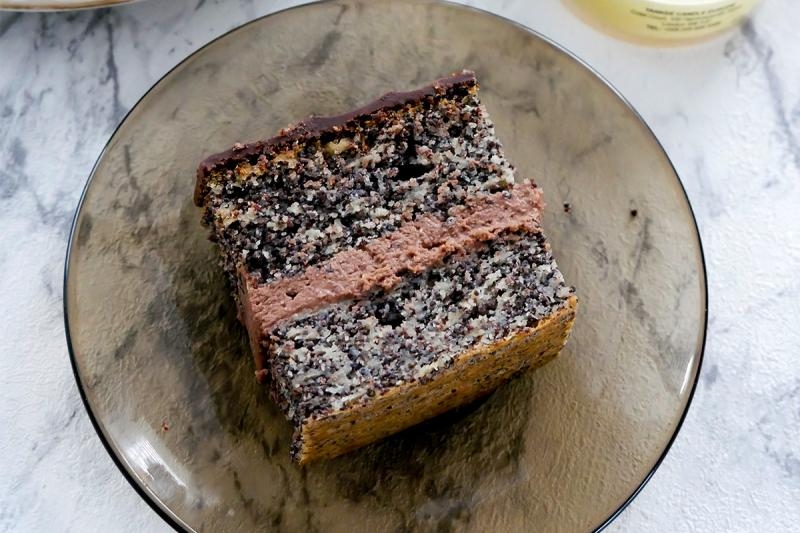 Makowiec z kremem czekoladowym