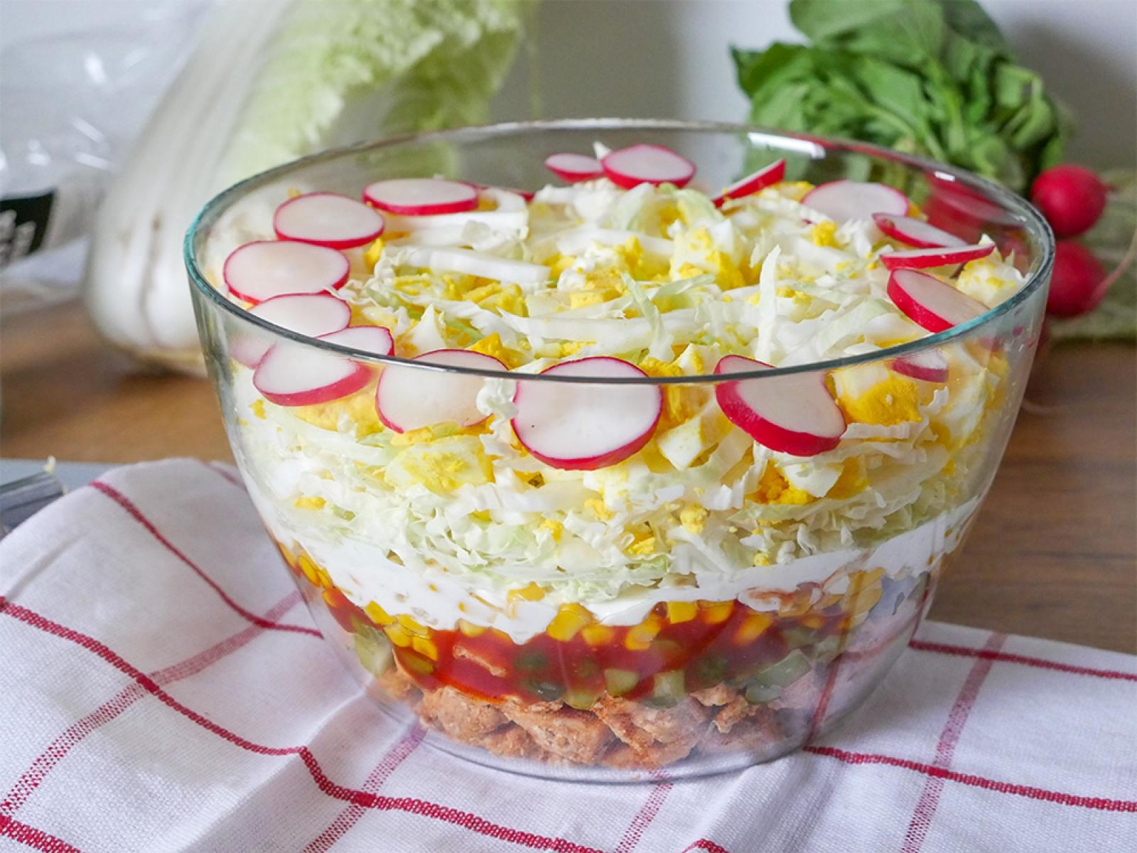 Sałatka warstwowa z jajkiem