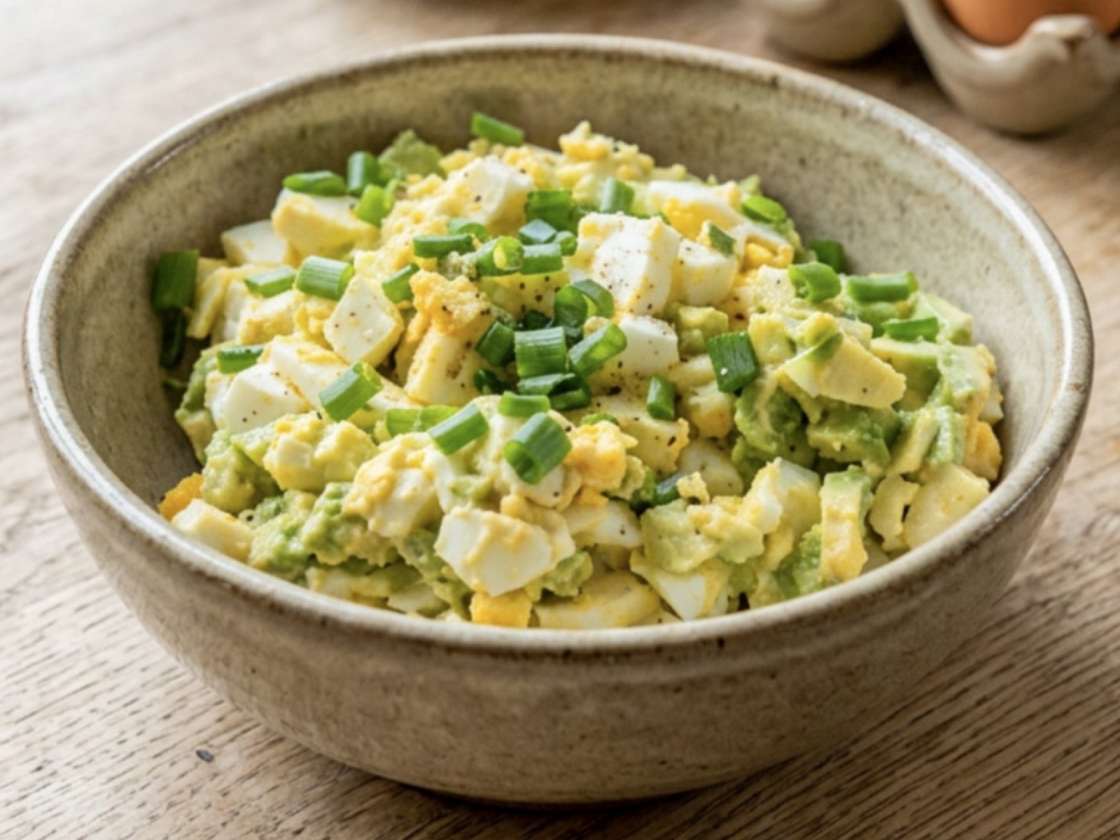 Sałatka jajeczna z awokado