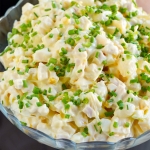 Sałatka z jajkiem,...