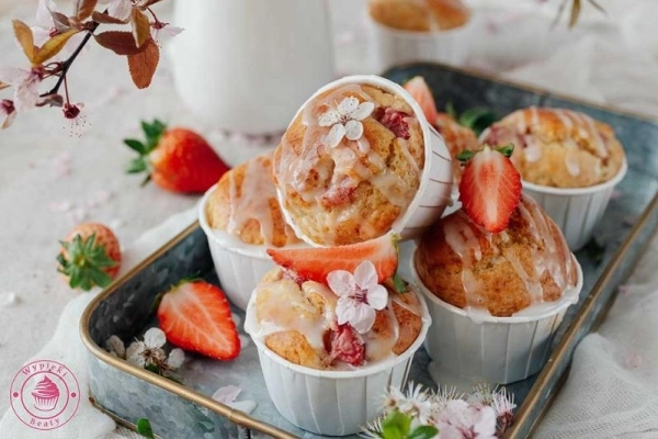 Jogurtowe muffinki z truskawkami