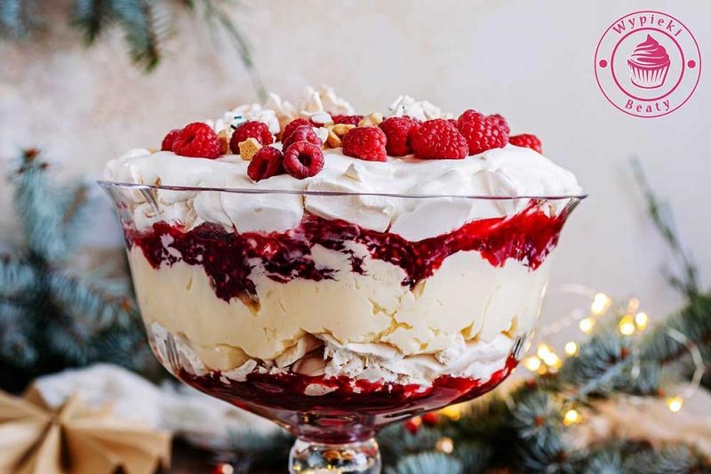 Bezowy deser trifle