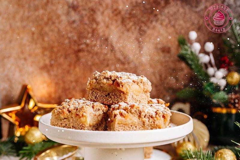 Piernikowa szarlotka na półkruchym cieście