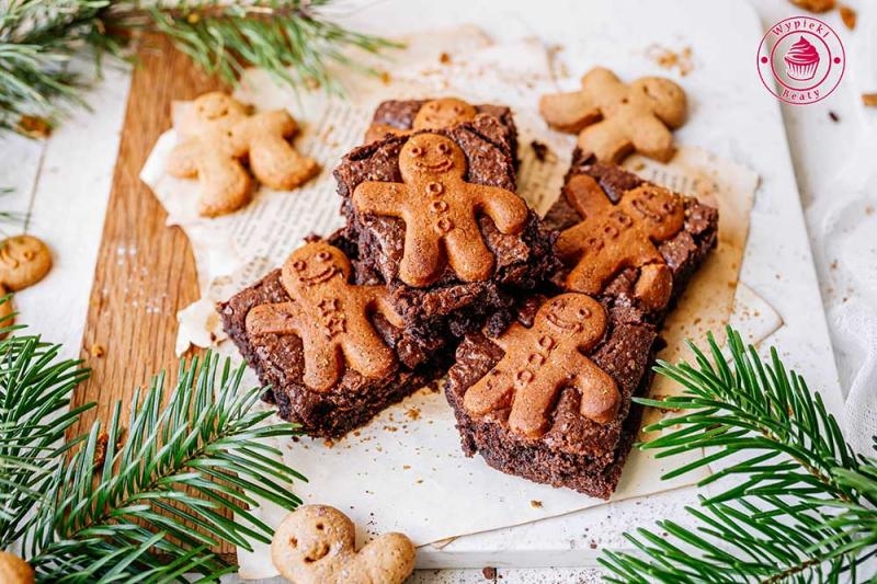 Piernikowe brownie z pierniczkami