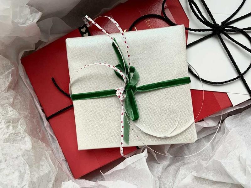 Zestawy prezentowe dla firm i klientów biznesowych – inspiracje, wybór i estetyczna oprawa