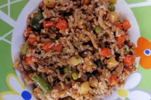 Mięso mielone z ryżem i warzywami