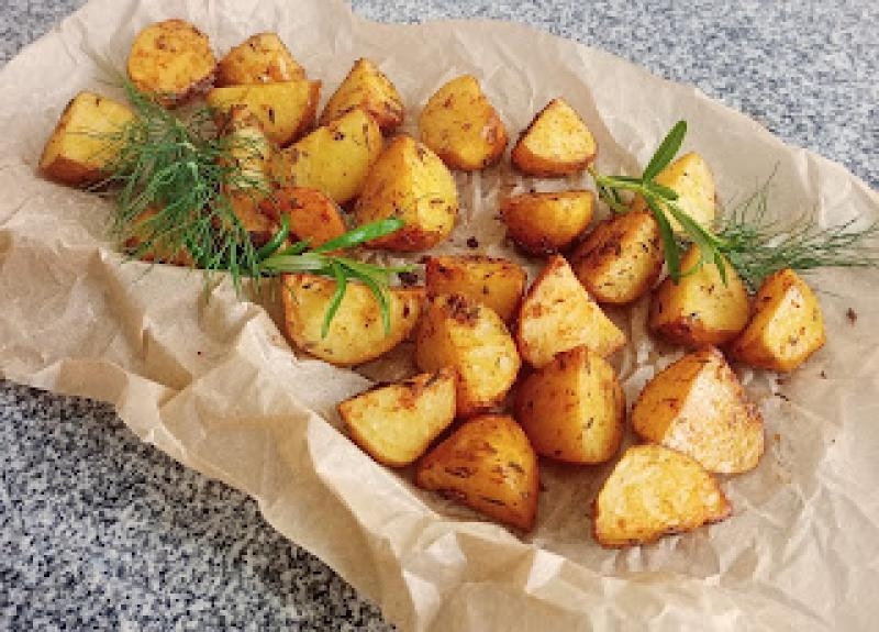 Pieczone ziemniaczki z frytkownicy beztłuszczowej