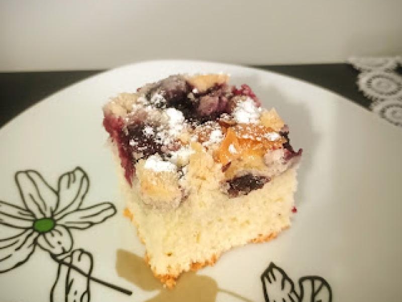 Ciasto na kefirem z owocami i kruszonką