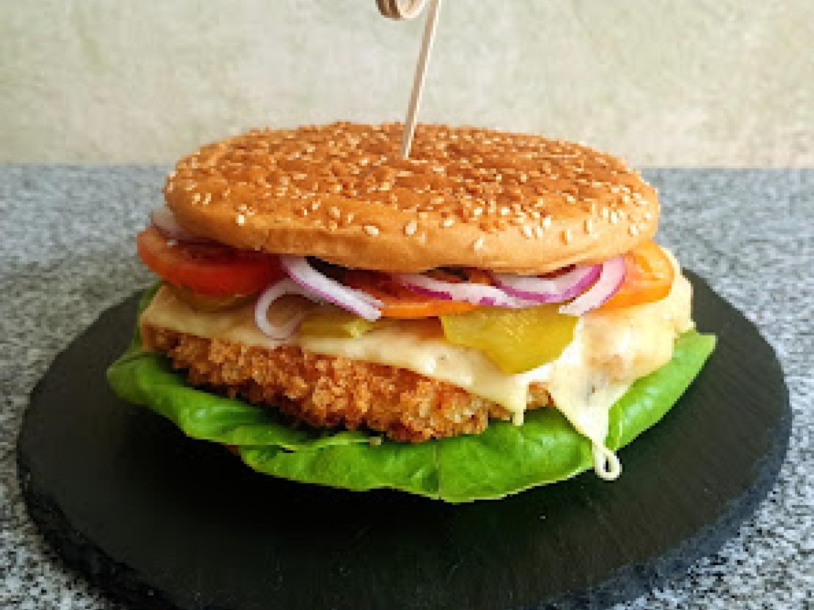 Domowy chicken burger