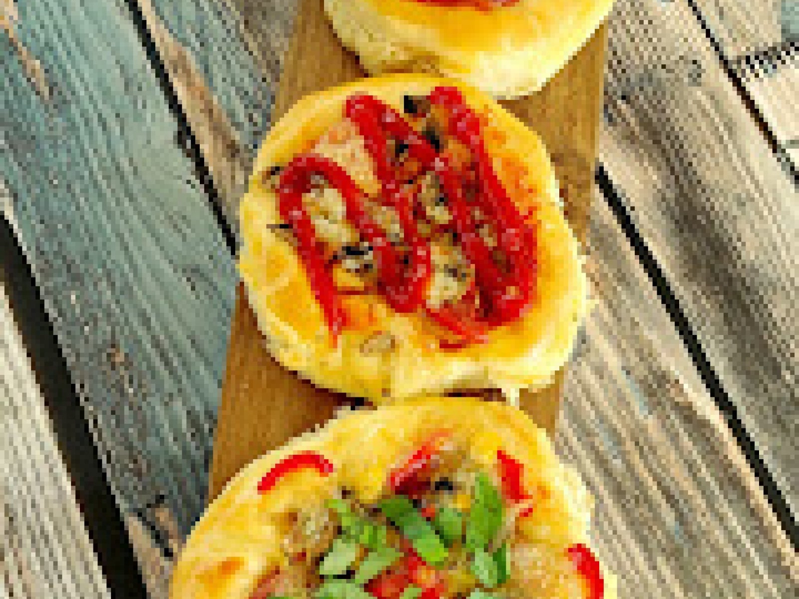 Pizzerinki drożdżowe z blachy