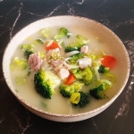 Zupa brokułowa z...